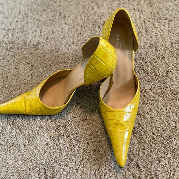 Yellow Heels - Picture 3 of 4